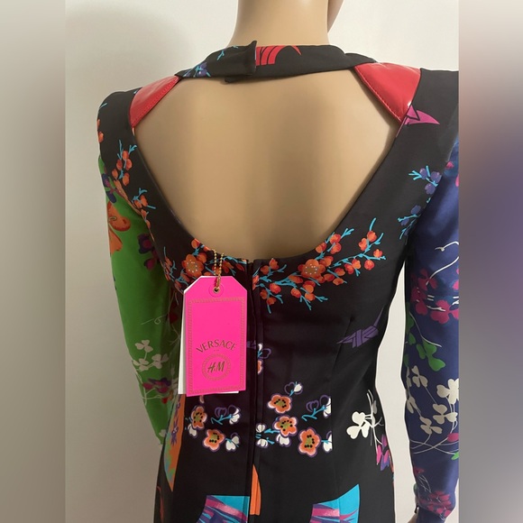 Versace X H&M Dress, complete with original hanger and garment bag - Picture 2 of 16